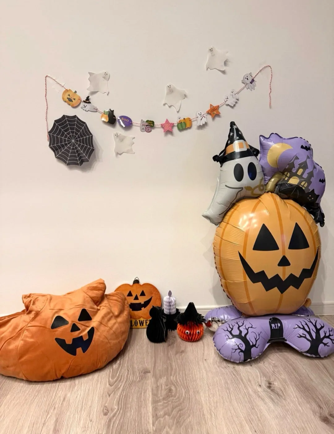 ハロウィンの飾り付けをしたよ！
