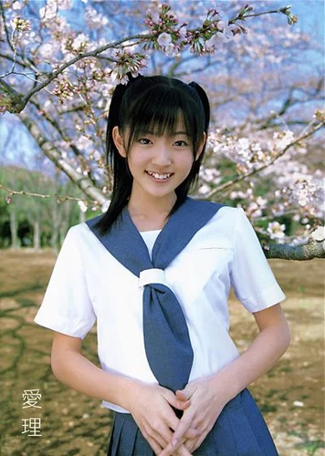 2761 °C-ute 鈴木愛理 生写真 14枚セット 鈴木愛理写真集 「愛理」 - アップフロントクリエイト公式サイト